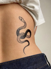 Load image into Gallery viewer, Privremene tetovaže BLACK & WHITE SNAKES