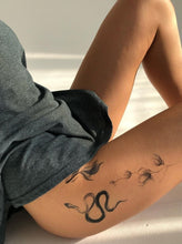 Load image into Gallery viewer, Privremene tetovaže SMOKE by Tattoo.Honey
